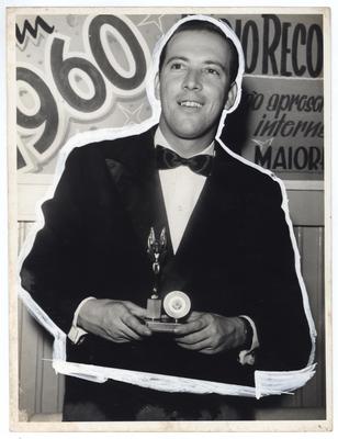 Carlos Nobre com troféu