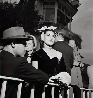 Tribuna de Honra do Jockey Club Brasileiro, em dia de Grande Prêmio