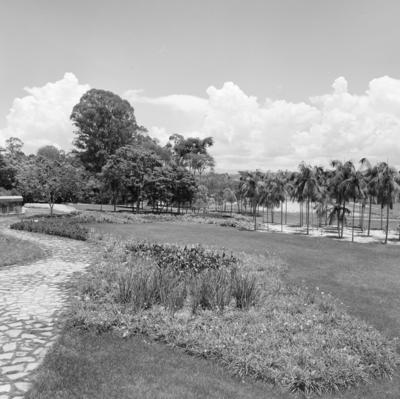 Residência de Olivo Gomes, projeto dos arquitetos Rino Levi, Roberto Cerqueira César e Burle Marx