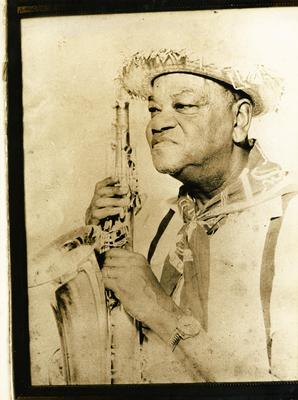 Pixinguinha de caipira com o saxofone (reprodução)