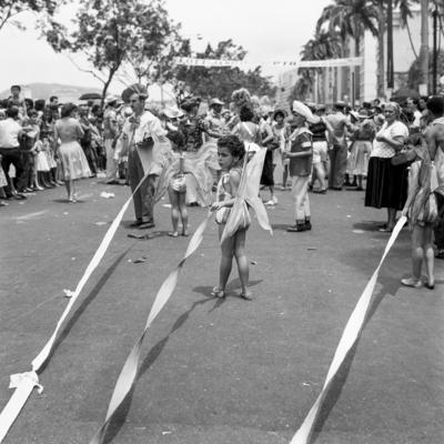 Desfile de blocos no Banho de Mar à Fantasia
