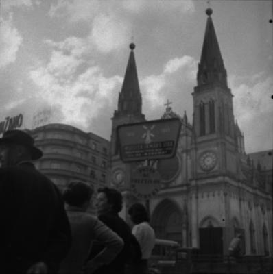 Vistas da cidade - destaque para letreiro de propaganda