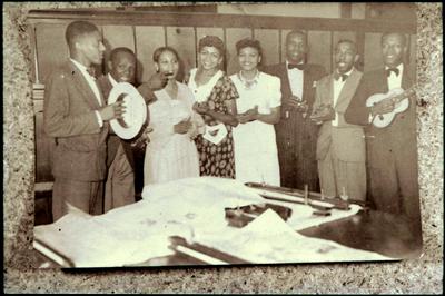 Grupo de sambistas (reprodução)