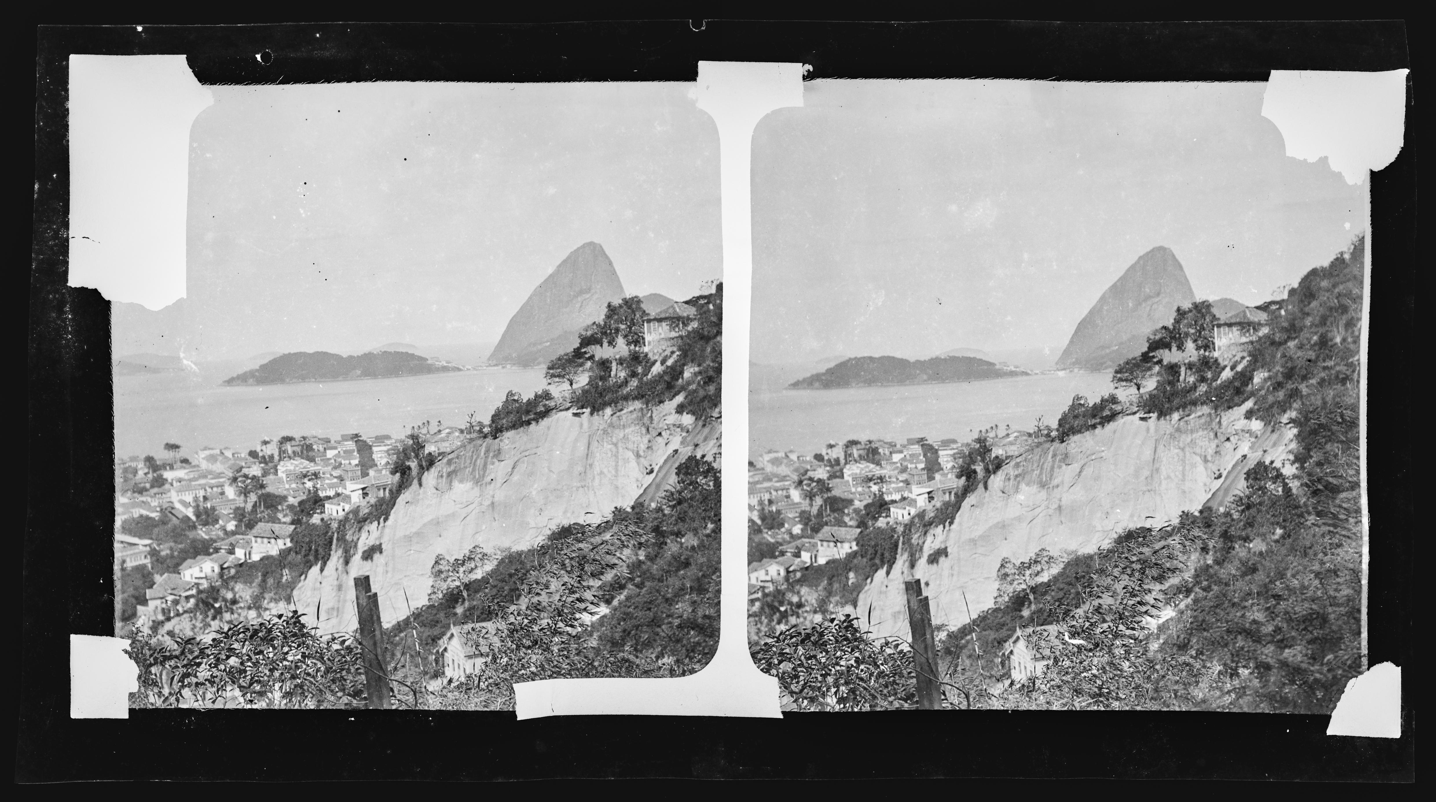 Morro da Nova Cintra; ao fundo, o bairro do Catete, o Morro Cara de Cão e o Morro do Pão de Açúcar