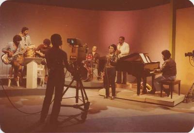 Elizeth Cardoso ao microfone