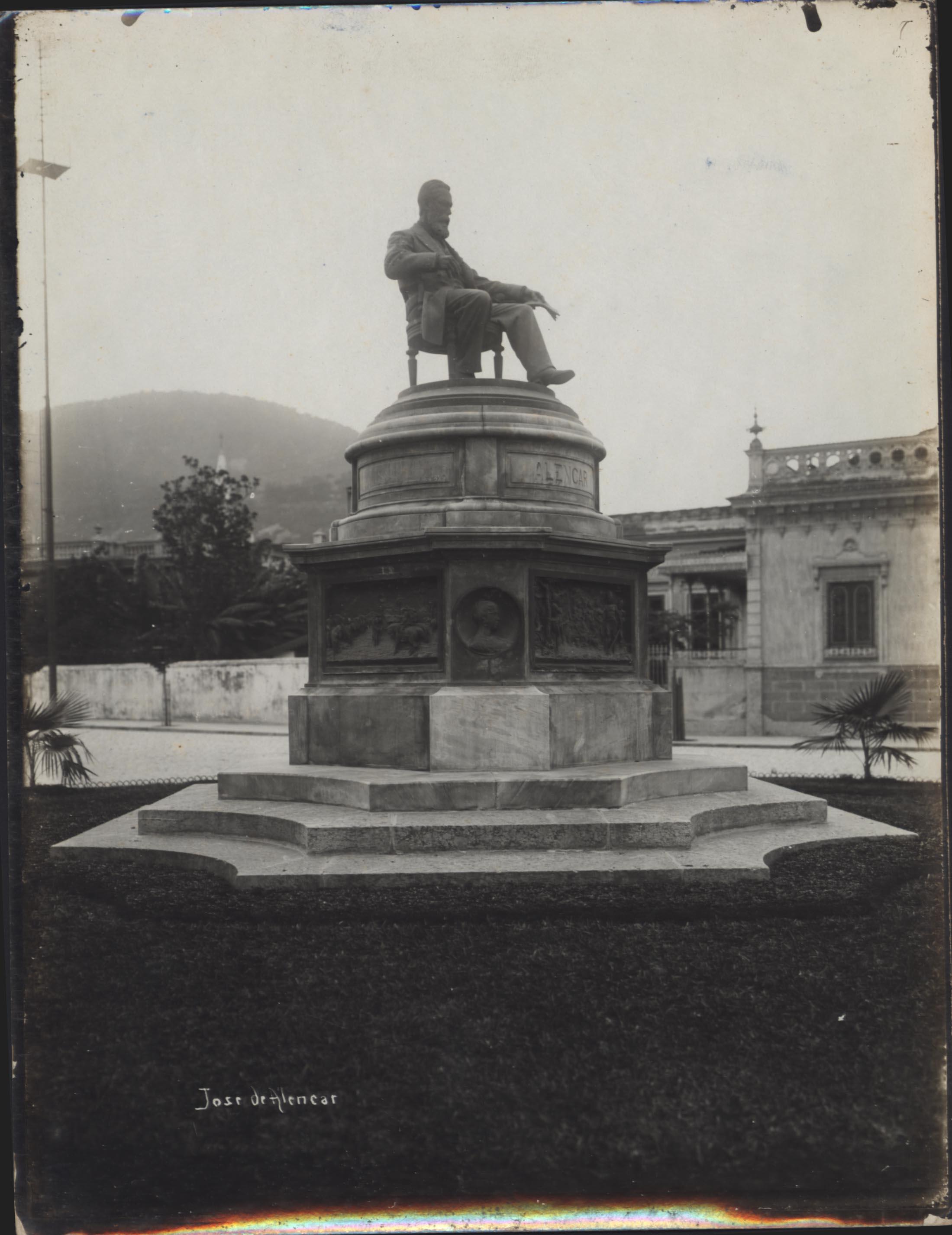 Estátua de José de Alencar