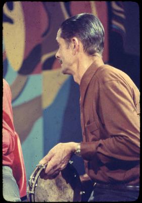 Oswaldo Bitelli com o pandeiro