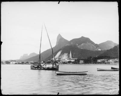 Vista da praia de Botafogo tomada da Praça Nicarágua