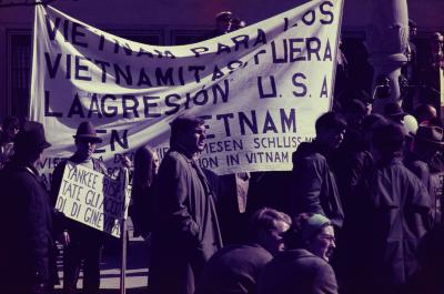Manifestação pacifista organizada pelos estudantes da Escola de Ulm