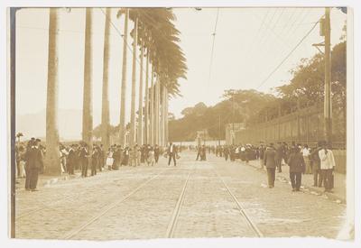 Finados - movimentação de pedestres na Praia de São Cristóvão