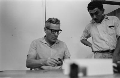 À esquerda está o professor Heinz Forthmann