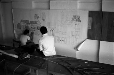 Construção de painel com Lena Coelho dos Santos, Luiz Carlos Ripper e outros alunos