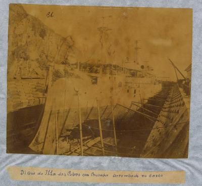 Revolta da armada - Cruzador com casco danificado