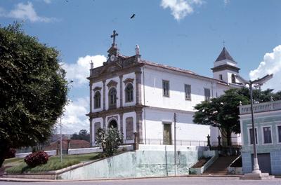 Igreja Matriz de Nossa Senhora do Carmo - vista lateral