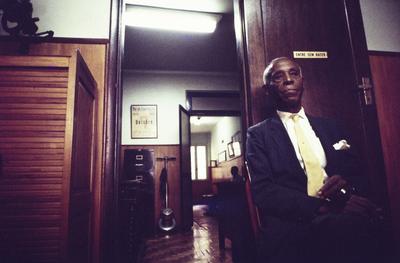 Série Rio Antigo - Donga em seu local de trabalho