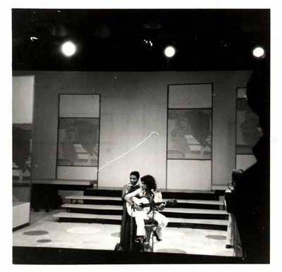 Elizeth Cardoso ao microfone