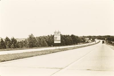 Rodovia na Alemanha Oriental em direção a Berlim Ocidental