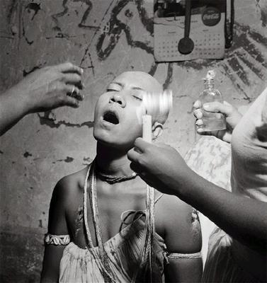 Ritual de candomblé de iniciação das filhas-de-santo