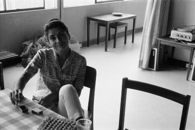 Zila Mamede no alojamento dos professores (Colina)