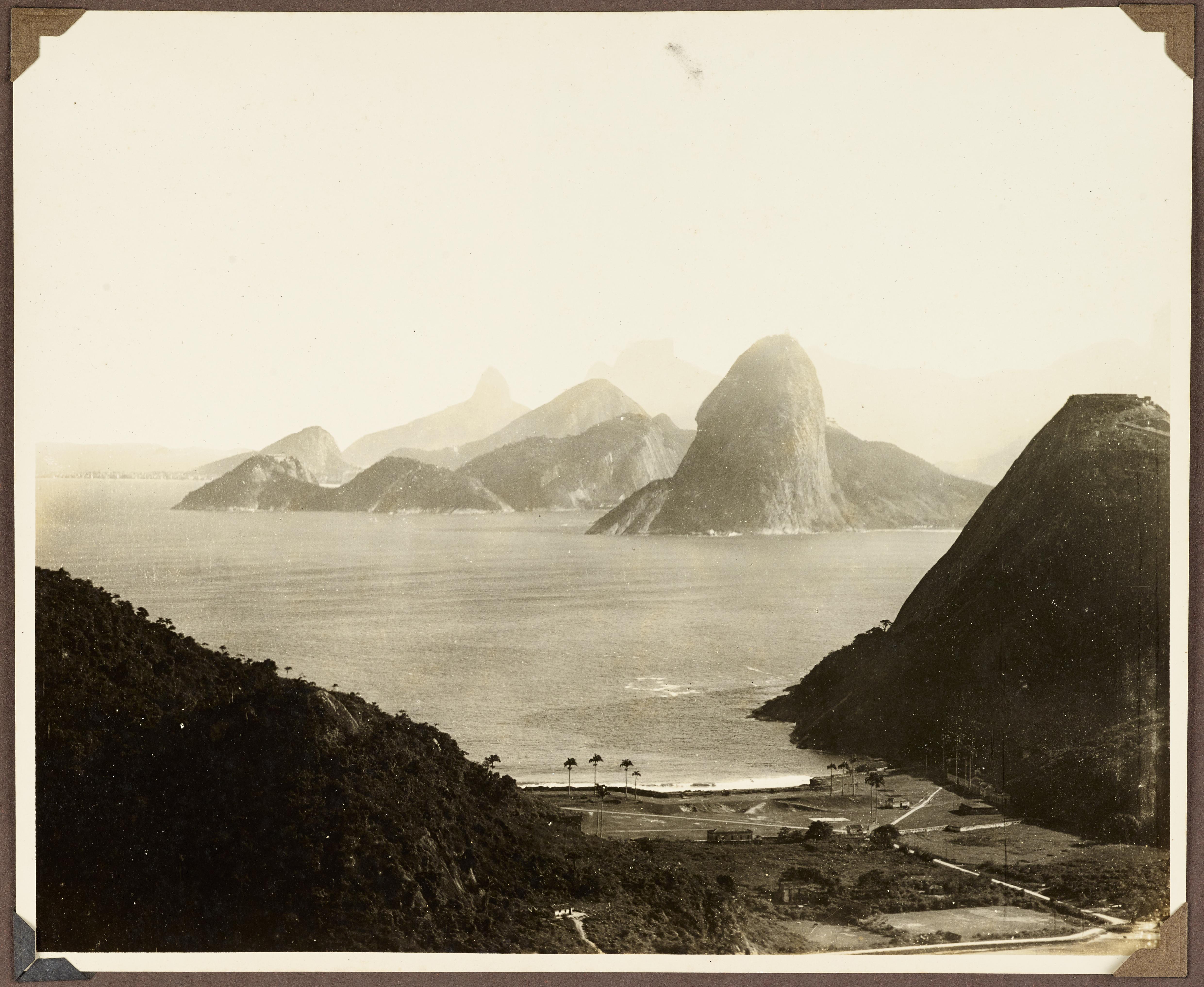 Vista do morro do Pão de Açúcar a partir de Charitas