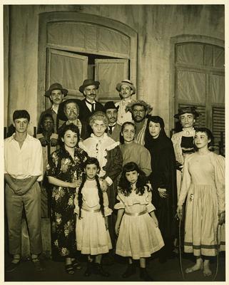 Bibi Ferreira, Yara Salles, Yara Cortes e outros