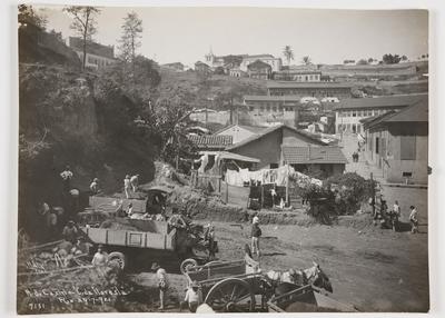 Demolição do Morro do Castelo, no alto, igreja de São Sebastião