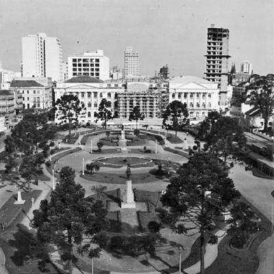 Vistas de Curitiba - Praça Santos Andrade