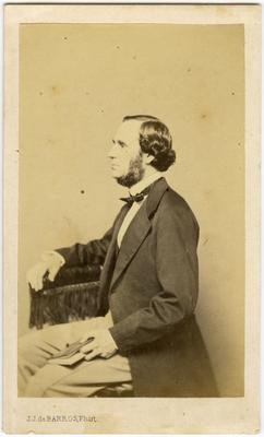 Retrato de homem (sentado)