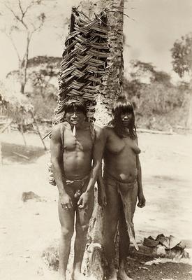 Indígenas do povo Karajá