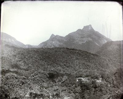 Pedra da Gávea e o Morro Dois irmãos vistos do Alto da Boa Vista