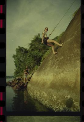 Alice Bodanzky fazendo rapel