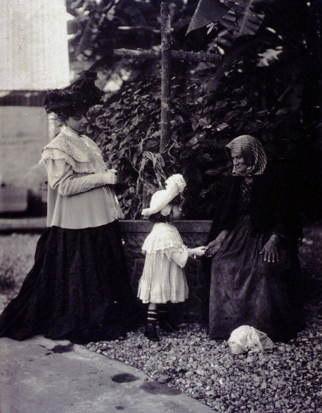 Elvira Leopardi Pastore e sua filha primogênita, Costanza
