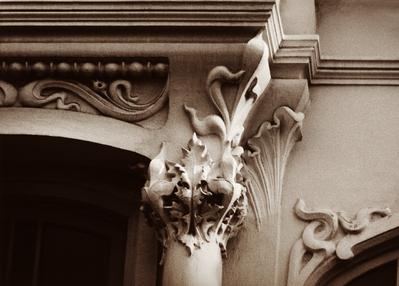 Ornamento de fachada de sobrado na Avenida Mem de Sá