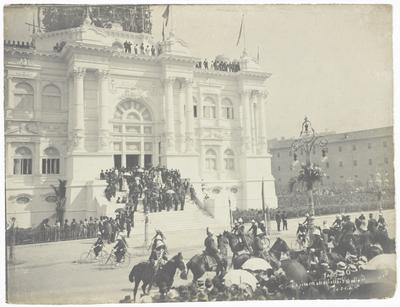 Pelotão de ciclistas da marinha em frente ao palácio Monroe