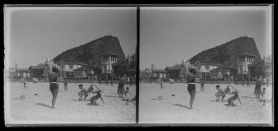 Banhistas na Praia de Copacabana