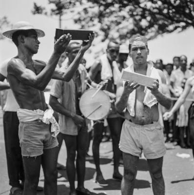 Desfile de blocos no Banho de Mar à Fantasia