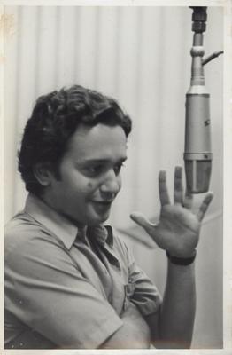 João Roberto Kelly ao microfone