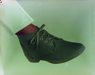 Campanha publicitária da agência J. Walter Thompson para botinhas Alpargatas