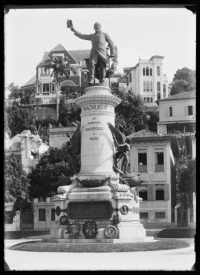 Monumento em homenagem a Almirante Barroso