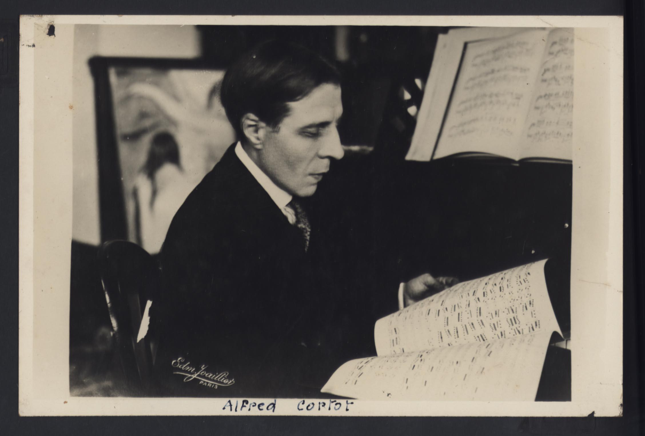Alfred Cortot com partituras