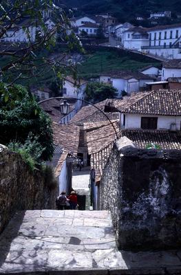 Beco entre a rua Direita e o adro da Igreja do Carmo