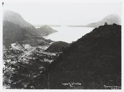 Panorama de Botafogo e da Lagoa Rodrigo de Freitas; a partir do Mirante Dona Marta