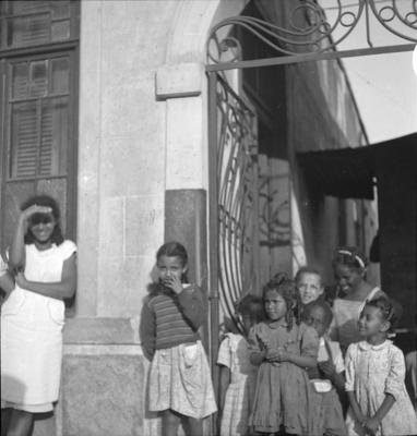 Crianças na calçada