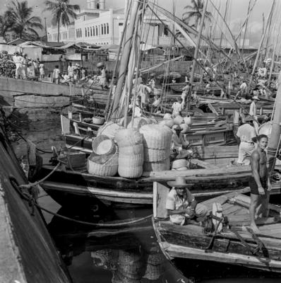 Embarcações na rampa e arredores do Mercado Modelo