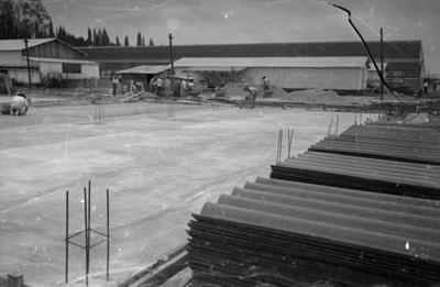 Fábrica de motores - fase final da construção