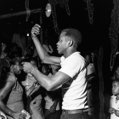 Integrantes da bateria no ensaio da Unidos do Cabuçu