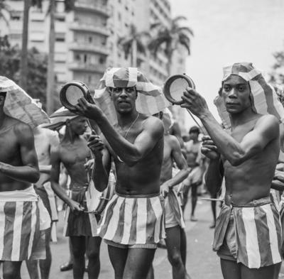 Desfile de blocos no Banho de Mar à Fantasia