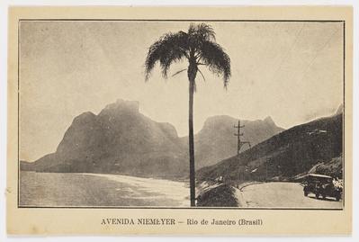 Avenida Niemeyer; ao fundo, a Pedra da Gávea