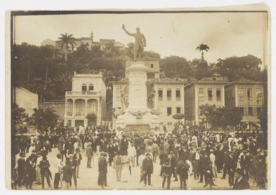 Monumento em homenagem ao Almirante Barroso