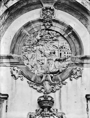 São Francisco recebendo os estigmas, detalhe de fachada